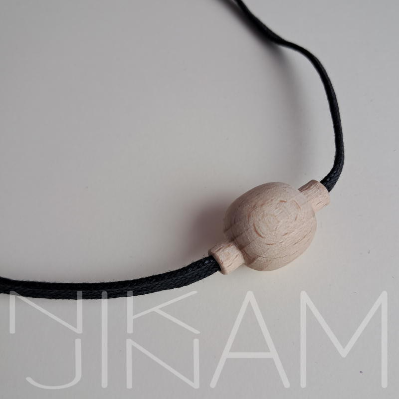 Ručně vyřezávaný dřevěný choker