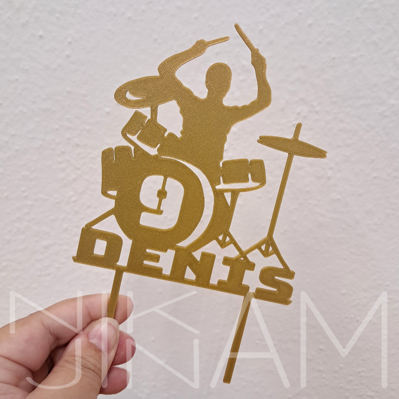 Dortový zápich bubeník se jménem a číslem na přání