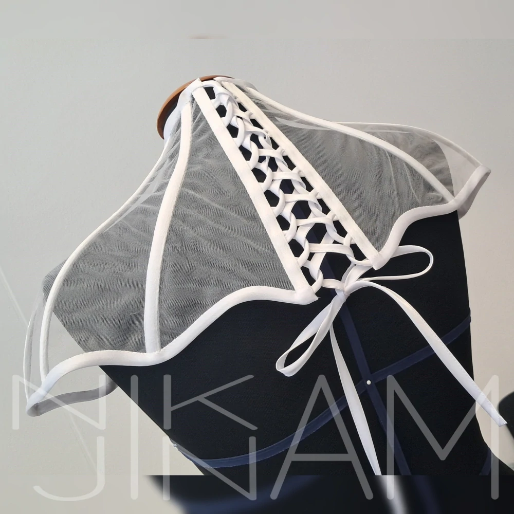 Bílý neck corset se šněrováním