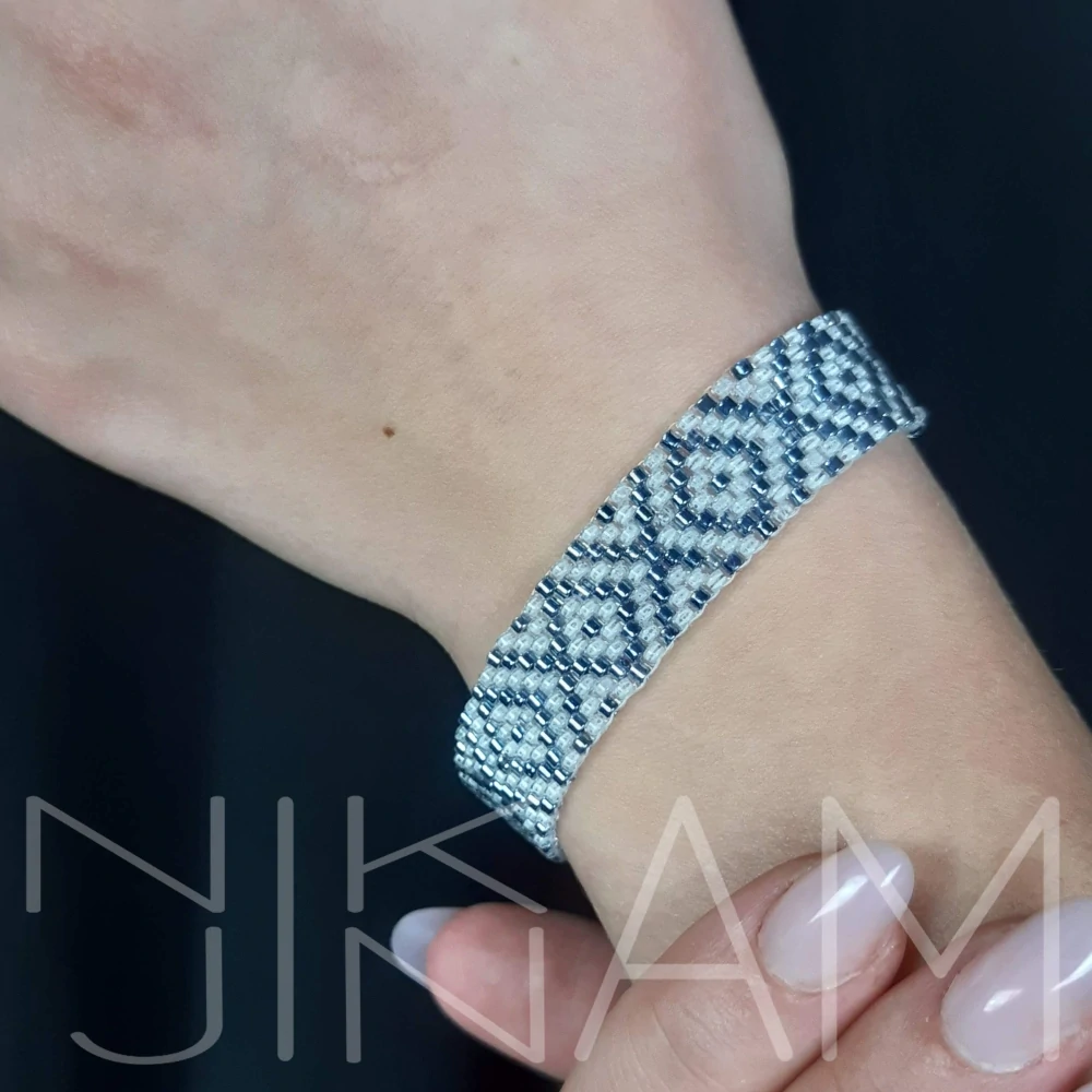 Korálkový náramek - bílá, šedá, modrá