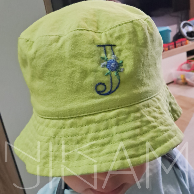 Nalep a vyšij abeceda s květinovým motivem, rozpustná ve vodě