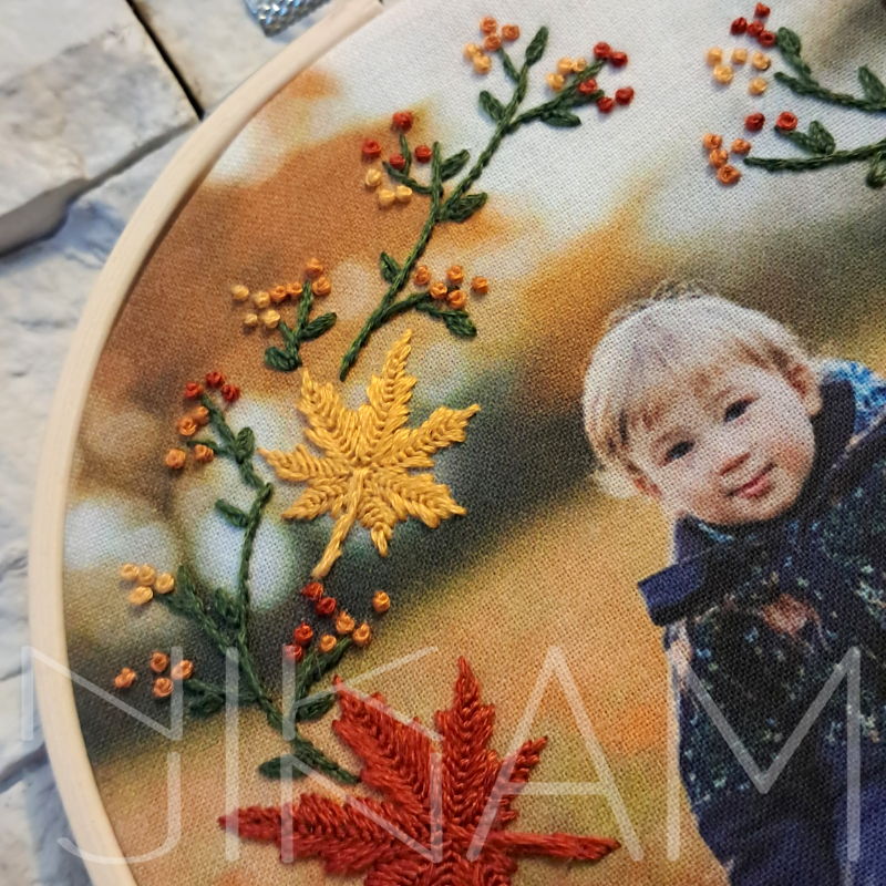 Ruční výšivka podle fotografie - podzim