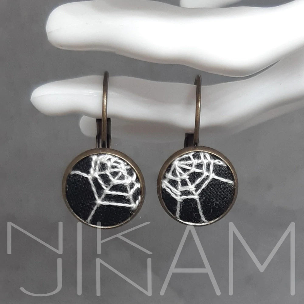 Vyšívané náušnice pavučina 1