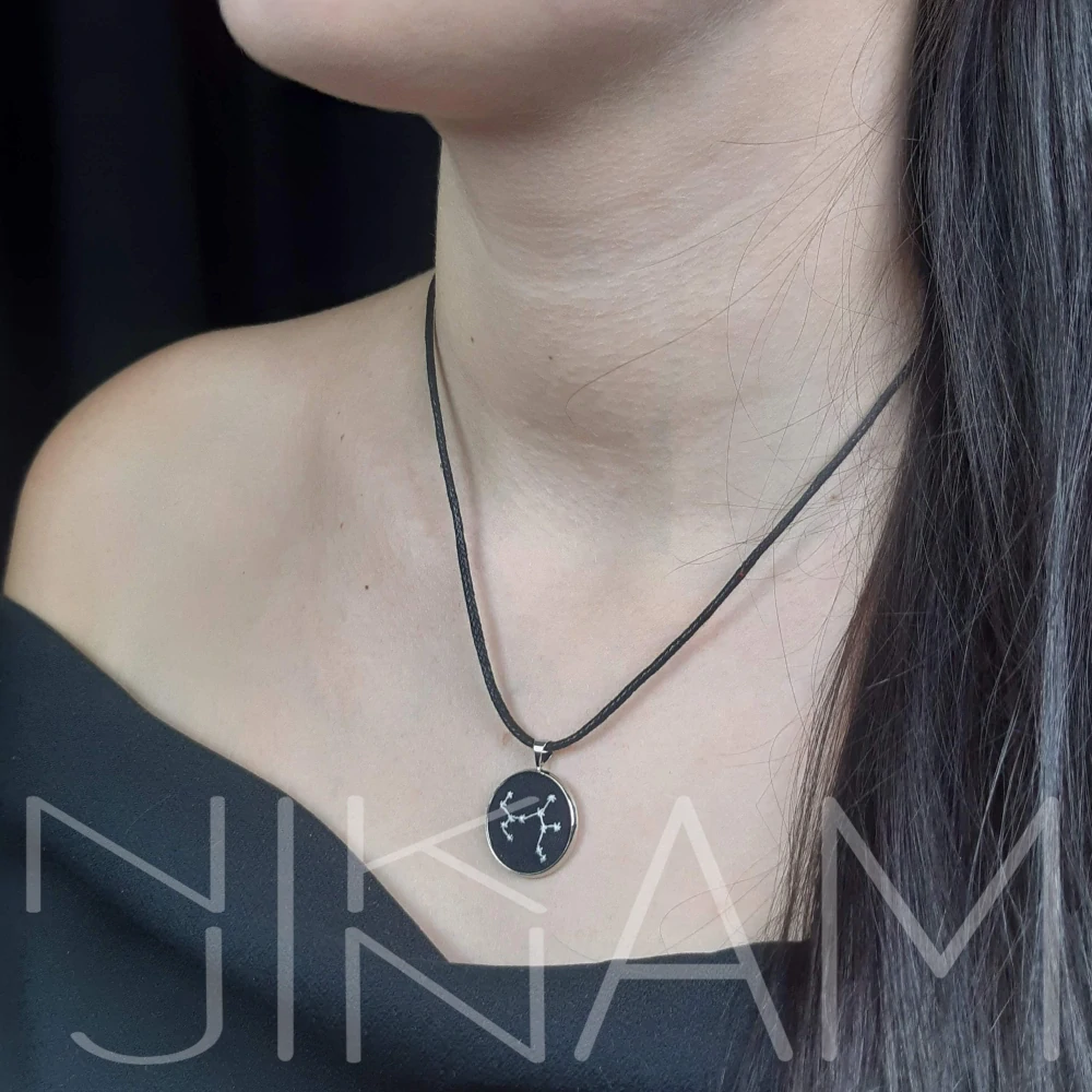 Vyšívané souhvězdí STŘELEC, svítící ve tmě 