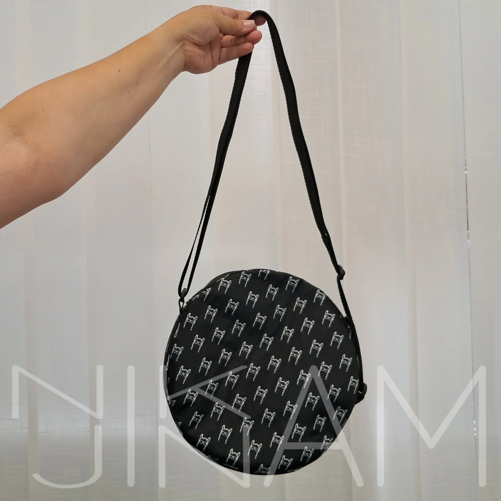 Kulatá kabelka Brýlatá lama