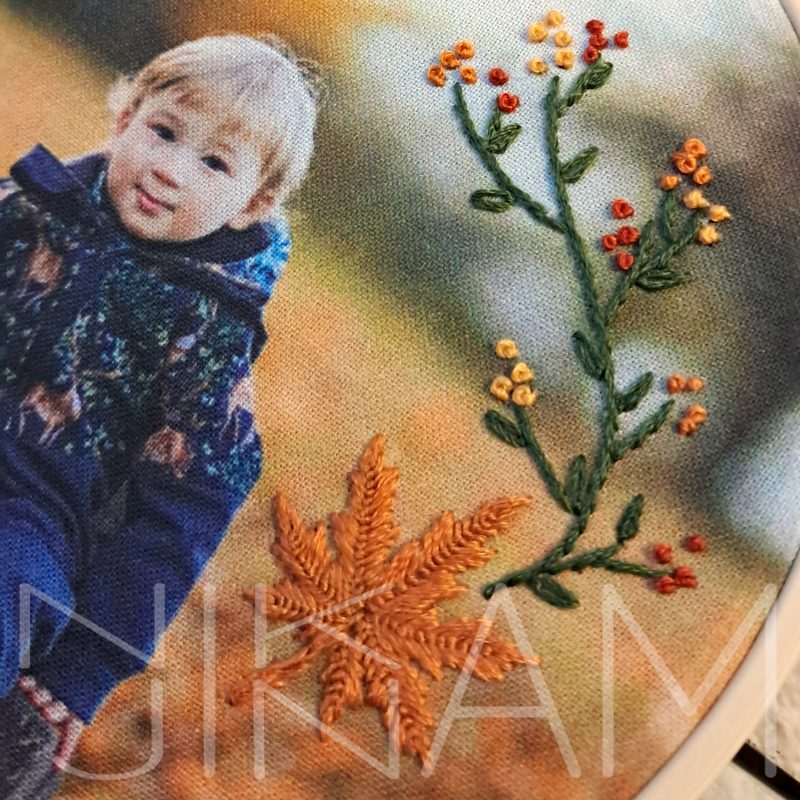 Ruční výšivka podle fotografie - podzim