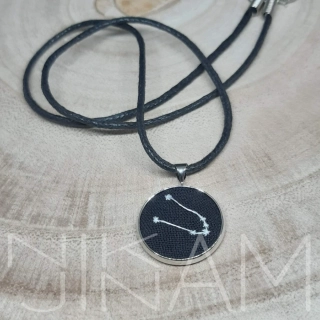 Vyšívané souhvězdí BÝK, svítící ve tmě 