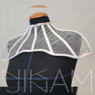 Bílý neck corset se šněrováním